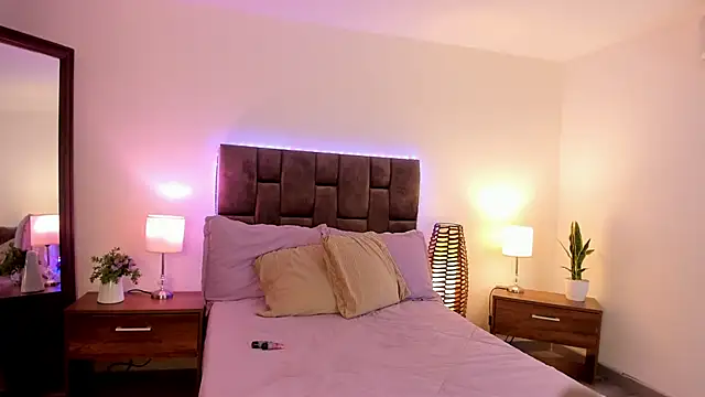 Aliccecullen online show from October 8, 2025, 1:12 pm