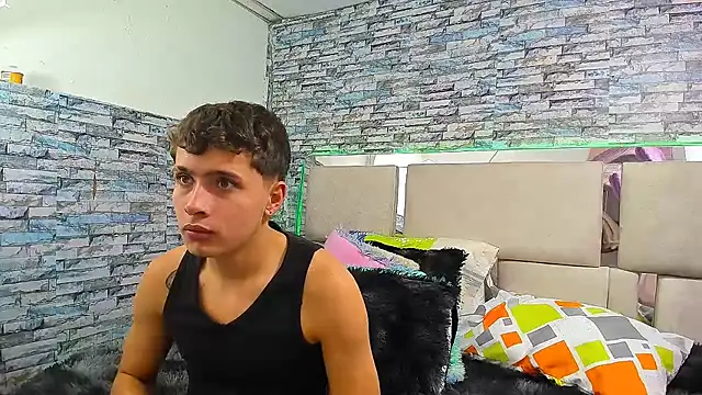 Julian wolf18 online show from September 22, 2025, 1:28 pm