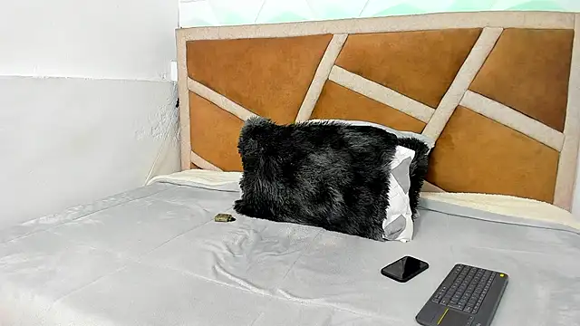 Julian wolf18 online show from November 15, 2025, 4:55 pm