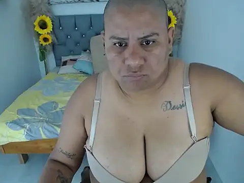 hotlesby valery online show from January 7, 2026, 12:10 pm