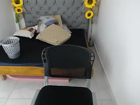 hotlesby valery online show from February 3, 2026, 11:59 am