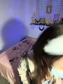 fioralba online show from October 12, 2025, 3:24 pm