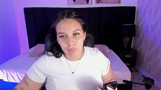 camiladuke7 online show from January 7, 2026, 7:41 pm