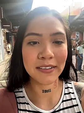 liahouses online show from September 30, 2025, 9:54 pm