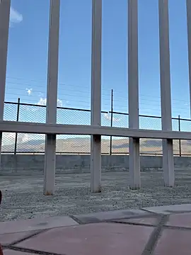 liahouses online show from September 28, 2025, 9:55 pm