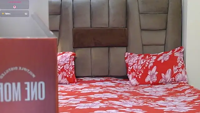 Snapshot of Hey_Jully chatting on February 18, 2026, 6:22 am Hey Jully online show from February 18, 2026, 6:22 am