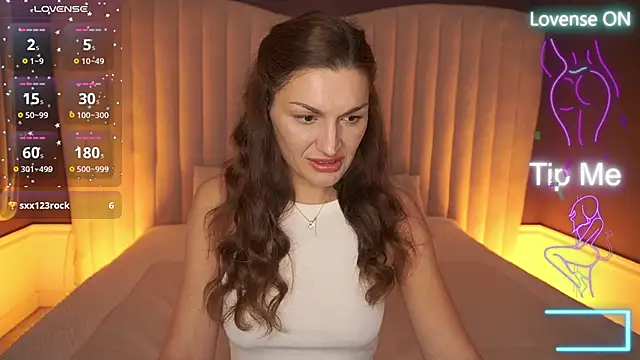 EllaGoldenn online show from October 21, 2025, 8:52 pm