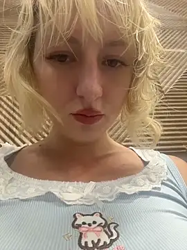 RonnieKiss online show from June 10, 2026, 8:26 am