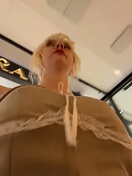 Snapshot of RonnieKiss chatting on February 25, 2026, 10:04 am RonnieKiss online show from February 25, 2026, 10:04 am