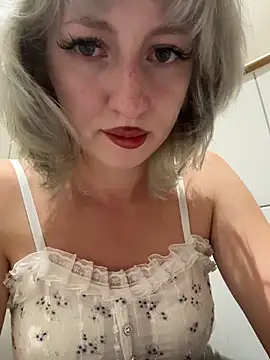 Snapshot of RonnieKiss chatting on March 21, 2026, 12:20 pm RonnieKiss online show from March 21, 2026, 12:20 pm