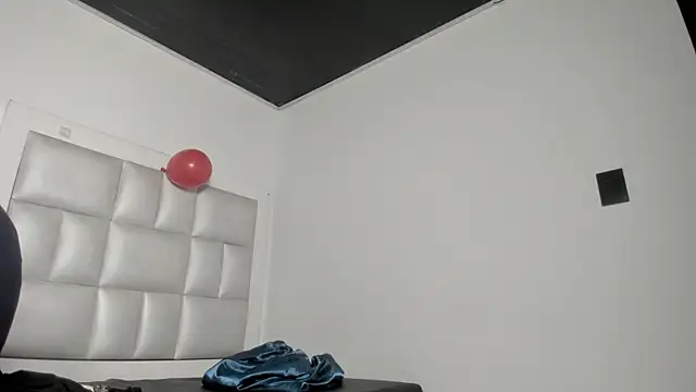 peyton  wat online show from July 18, 2026, 12:03 pm