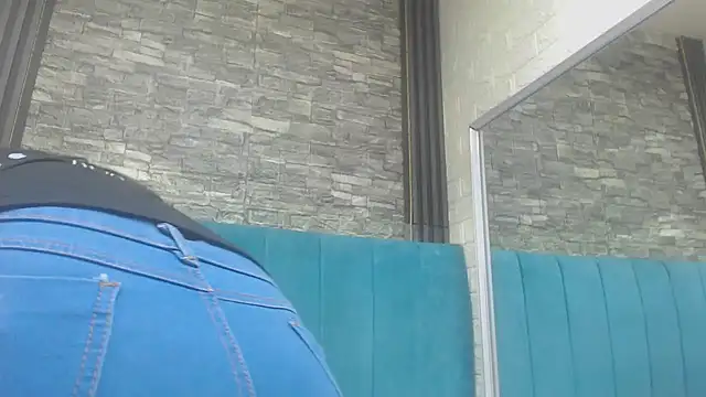 Lil Rose2006 online show from December 4, 2025, 1:10 pm