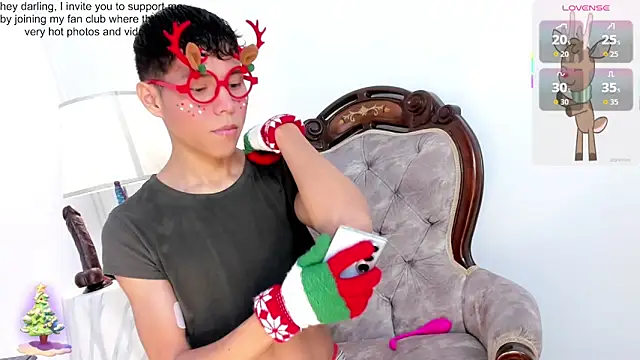 Snapshot of Little_liam chatting on December 19, 2025, 11:29 pm Little liam online show from December 19, 2025, 11:29 pm