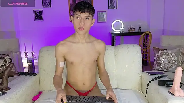 Snapshot of Little_liam chatting on February 3, 2026, 10:42 am Little liam online show from February 3, 2026, 10:42 am