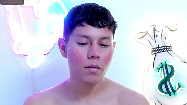 Snapshot of Little_liam chatting on December 2, 2025, 6:37 am Little liam online show from December 2, 2025, 6:37 am