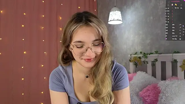 vivyboo111 online show from December 20, 2025, 8:22 pm