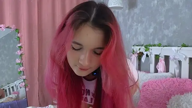 vivyboo111 online show from June 23, 2026, 8:07 pm