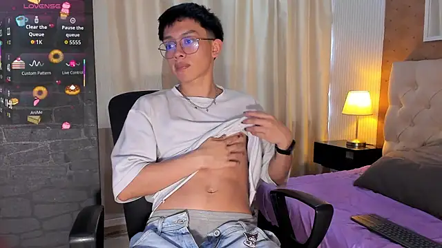 liam twiink online show from September 30, 2025, 7:42 pm