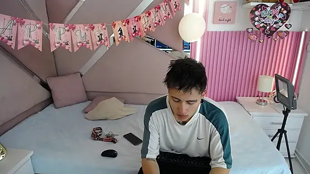 oblivionlove online show from February 16, 2026, 12:37 pm