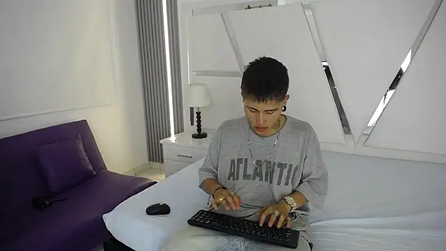 oblivionlove online show from March 10, 2026, 9:30 pm