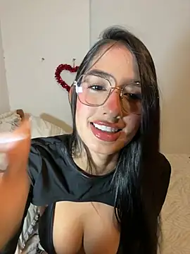 Julieta Duque online show from March 3, 2026, 3:24 am