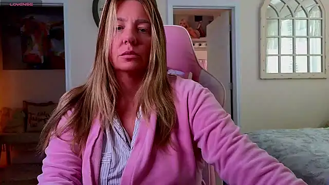 STIFFLERSMOMM online show from October 25, 2025, 6:30 pm