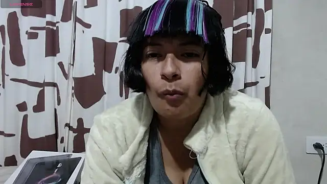 Acelinrose online show from July 30, 2026, 1:05 am