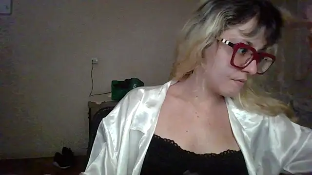 Snapshot of BlondieTami chatting on March 19, 2026, 12:43 am BlondieTami online show from March 19, 2026, 12:43 am