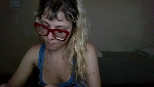 Snapshot of BlondieTami chatting on February 19, 2026, 1:24 am BlondieTami online show from February 19, 2026, 1:24 am