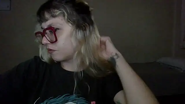 Snapshot of BlondieTami chatting on February 25, 2026, 12:22 am BlondieTami online show from February 25, 2026, 12:22 am