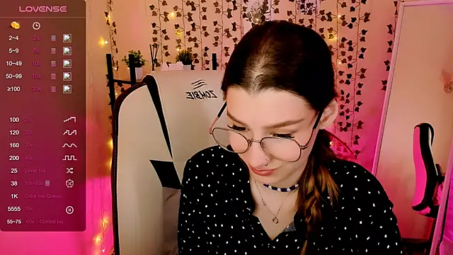 LinaBlossom  online show from June 16, 2026, 2:22 am