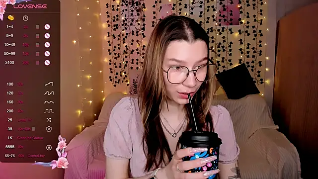 LinaBlossom  online show from November 25, 2025, 8:36 am