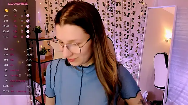 LinaBlossom  online show from June 12, 2026, 2:09 am
