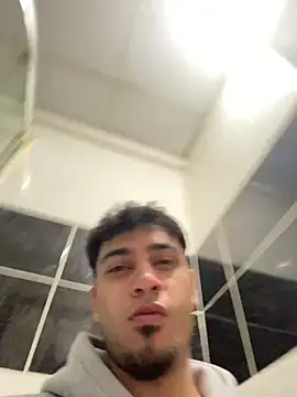 Snapshot of astoperaa chatting on February 5, 2026, 4:25 pm astoperaa online show from February 5, 2026, 4:25 pm