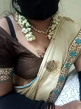 jasminetaml online show from November 7, 2025, 9:52 pm