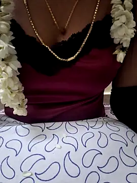 jasminetaml online show from October 10, 2025, 7:36 pm