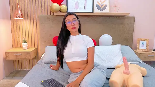 Snapshot of cielo_rivera chatting on February 24, 2026, 2:18 pm cielo rivera online show from February 24, 2026, 2:18 pm