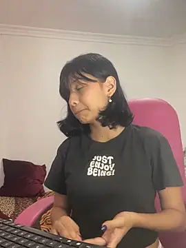 Snapshot of xoxo_milk chatting on February 15, 2026, 1:39 am xoxo milk online show from February 15, 2026, 1:39 am