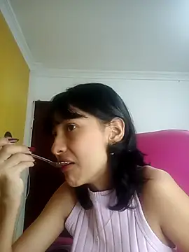 xoxo milk online show from October 2, 2025, 4:54 pm