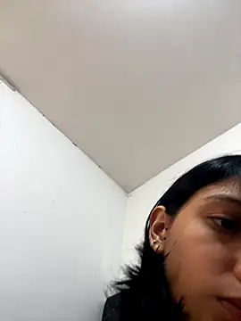 xoxo milk online show from November 30, 2025, 7:36 pm