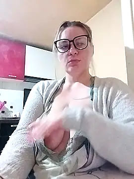 Mommygetnaughty online show from October 5, 2025, 1:46 pm