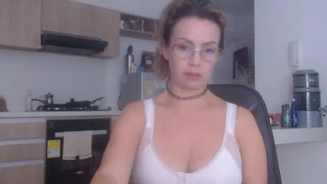 LovePaula online show from December 16, 2025, 12:48 am