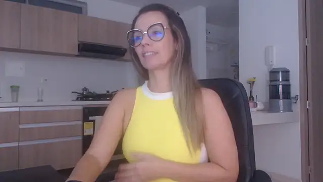 Snapshot of LovePaula chatting on March 14, 2026, 11:16 am LovePaula online show from March 14, 2026, 11:16 am