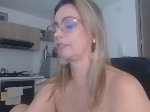 LovePaula online show from March 17, 2025, 1:14 am