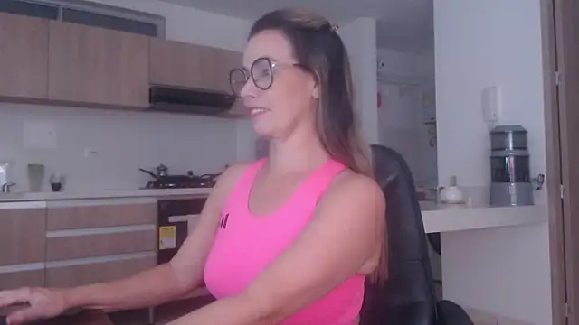 Snapshot of LovePaula chatting on March 20, 2026, 11:28 pm LovePaula online show from March 20, 2026, 11:28 pm