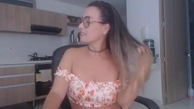 LovePaula online show from January 7, 2026, 10:59 pm