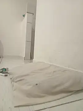 PrettahSantos online show from October 18, 2025, 12:51 pm