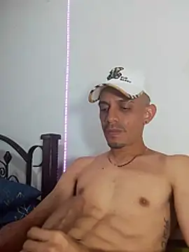 LATINO27CM online show from November 1, 2025, 10:03 pm