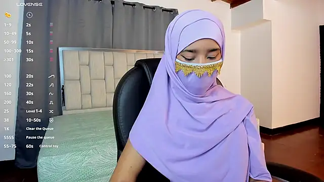 kalila latif online show from October 3, 2025, 2:48 am