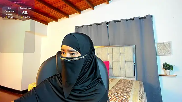 kalila latif online show from November 20, 2025, 2:23 am